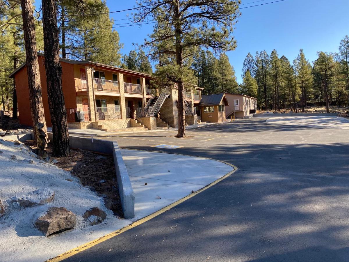 Motel In The Pines Munds Park Exterior foto