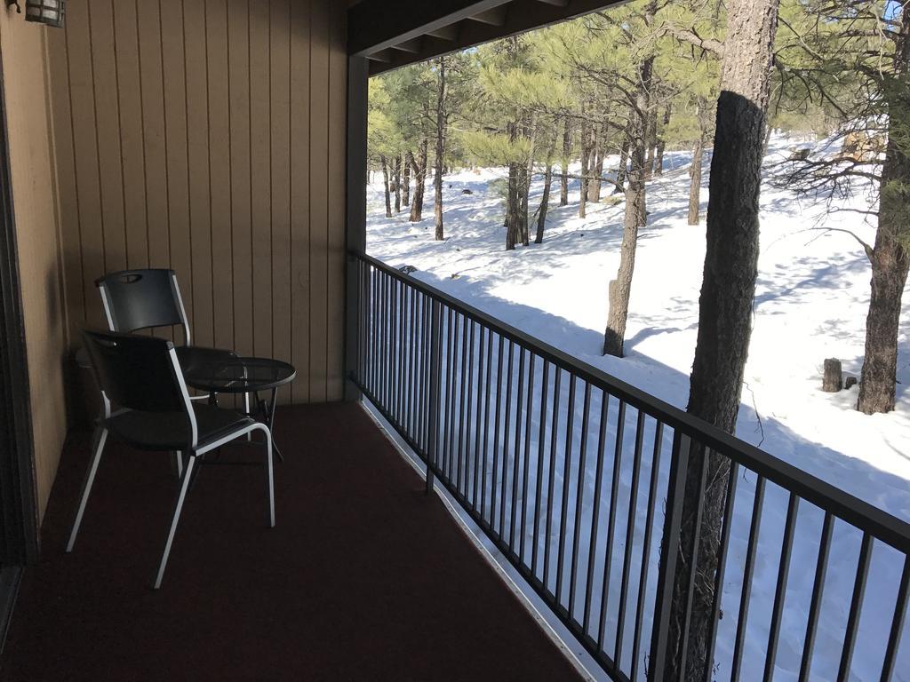 Motel In The Pines Munds Park Exterior foto